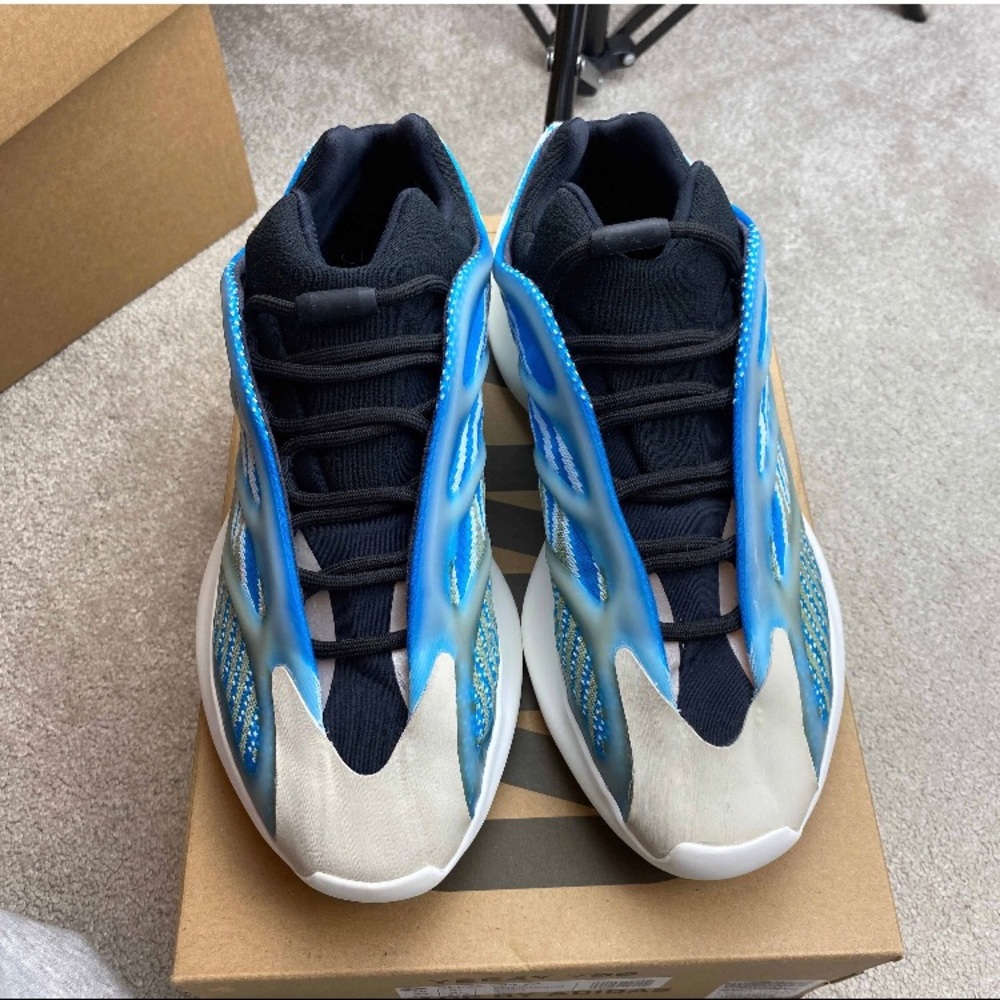 Yeezy 700 V3 Arzareth